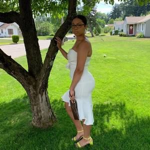 Meet your Posher, Lamara